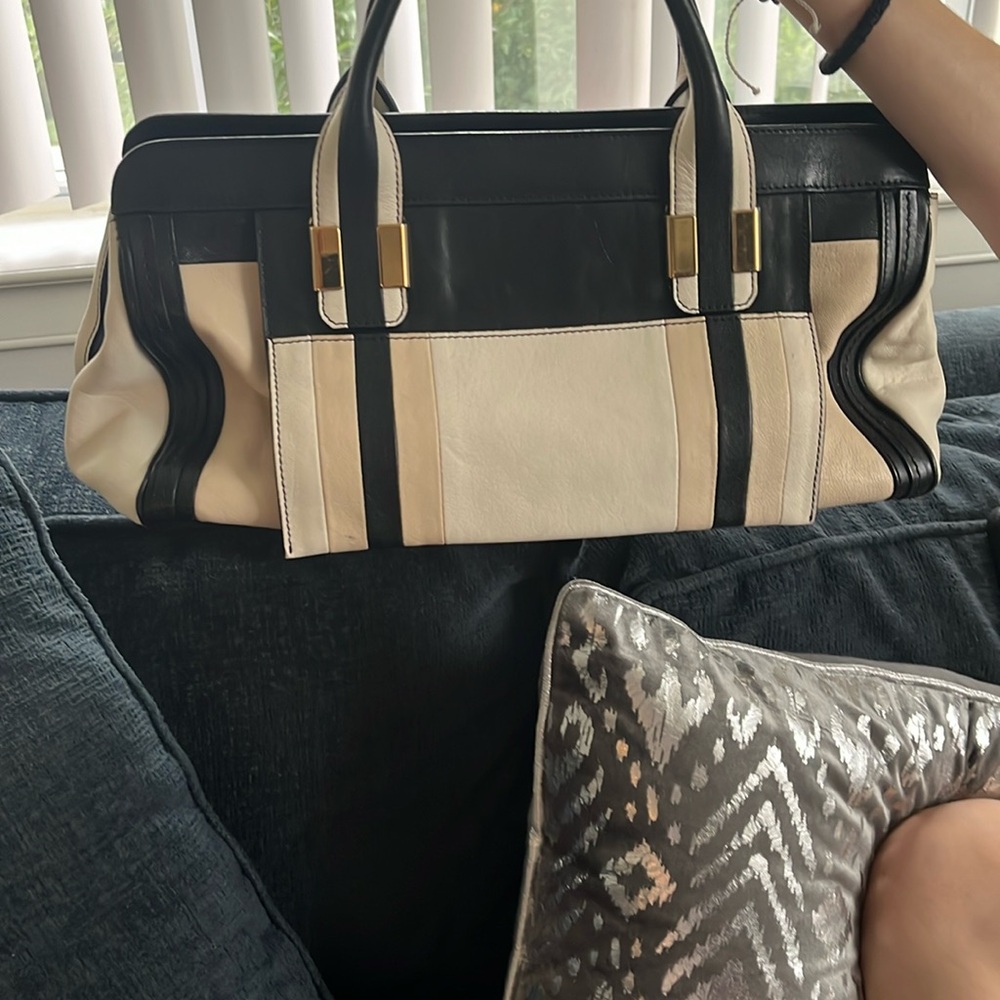 Chloe‘s bag. It’s in great condition.!